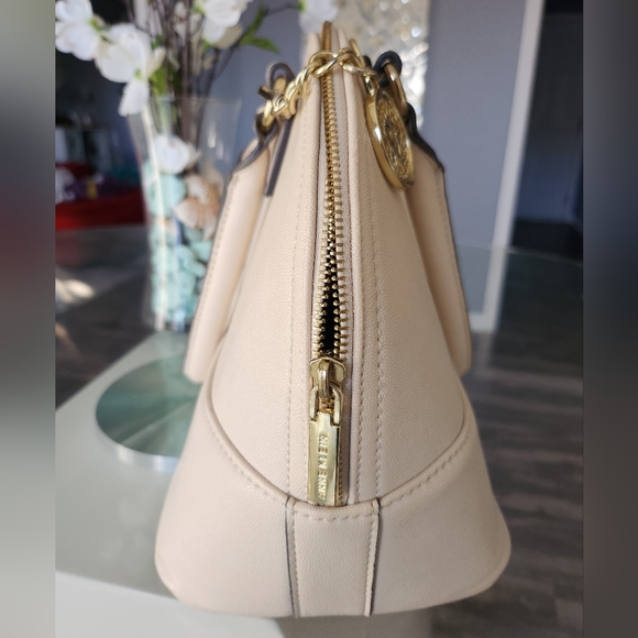 Anne Klein cream color handbag - Picture 5 of 8